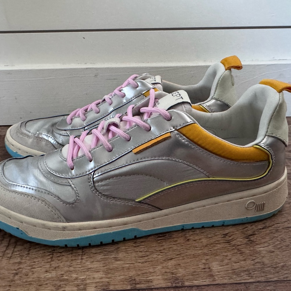 OnCept Silver Sneakers with Pink Laces *like new